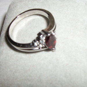 NEW Costume jewelry ring w real garnet szz 8.5